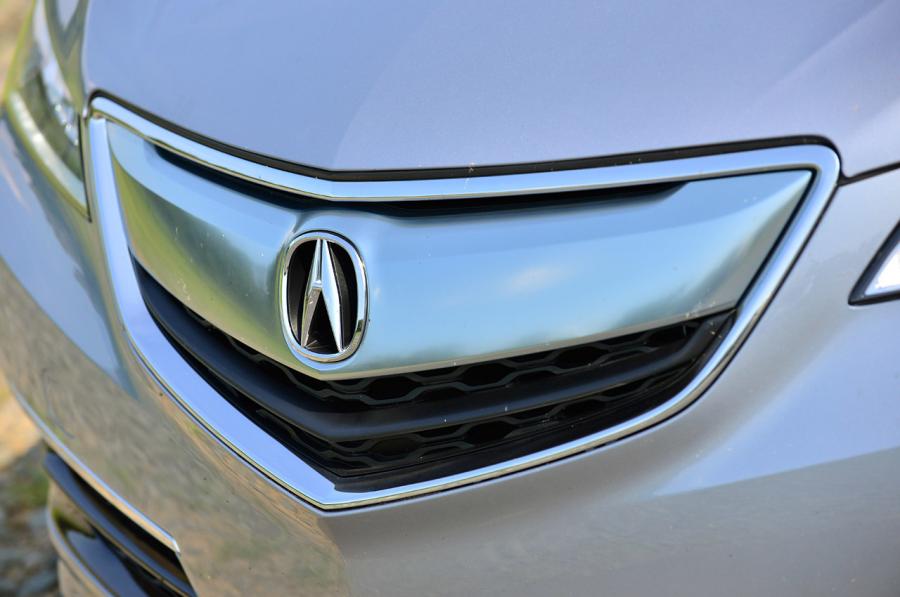 Детали экстерьера Acura TLX 3.5L V6 SH-AWD 2015 года  (фото 60 из 91)